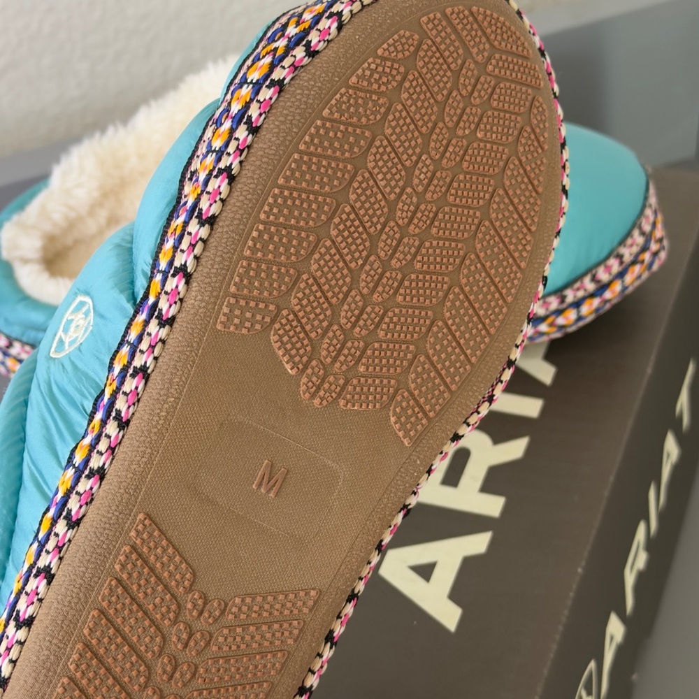 Ariat Girl’s Crius Clog Slippers Kids Size 3-4 Cozy Faux Fur NEW IN BOX - Picture 2 of 4